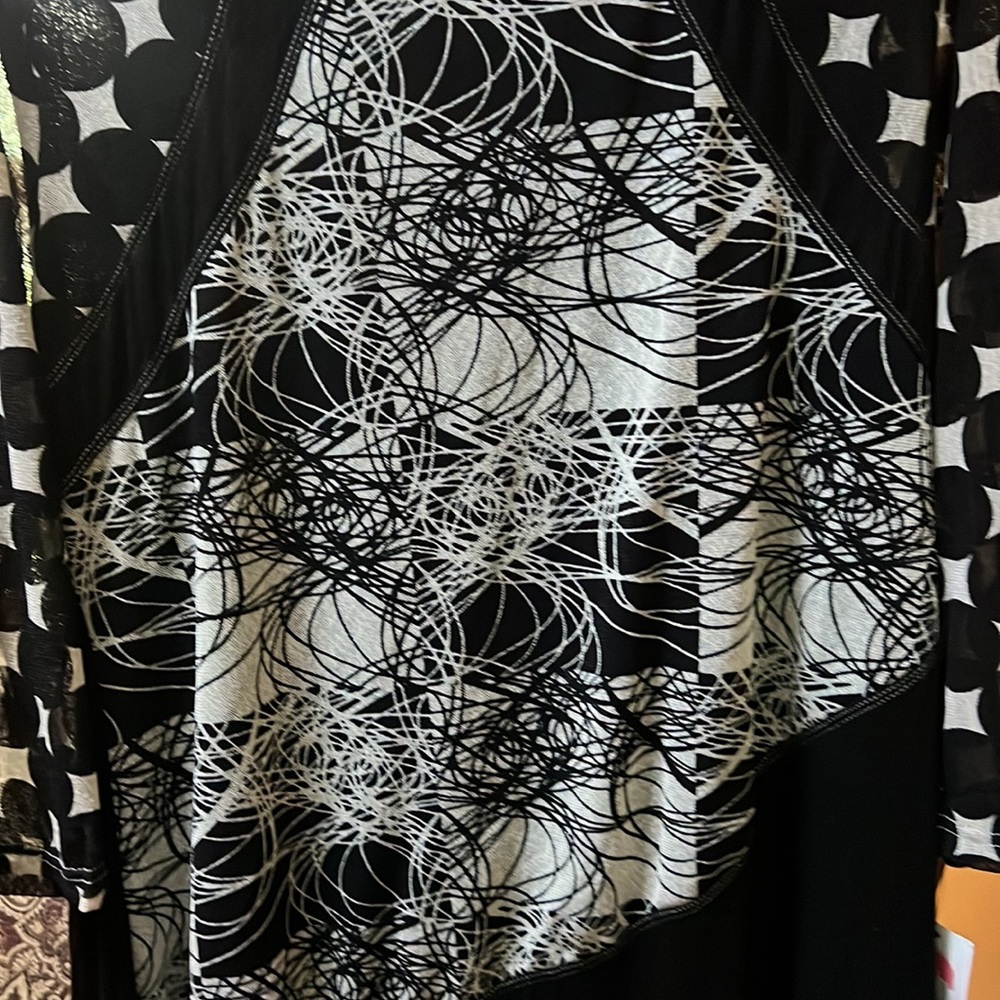 Plus Womans Calessa Dressy Top. Sz. 1X. - Picture 2 of 7